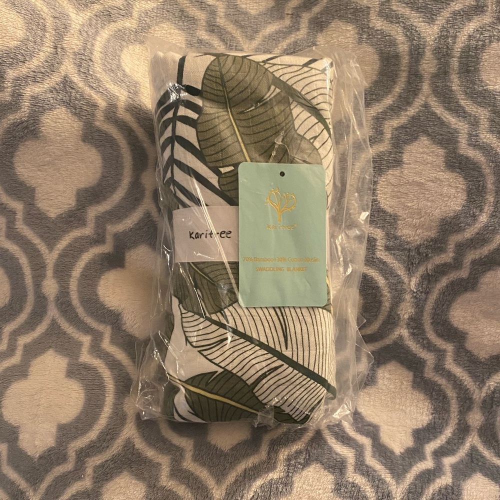 NWT Karitree Bamboo & Muslin Swaddle Palm Leaves